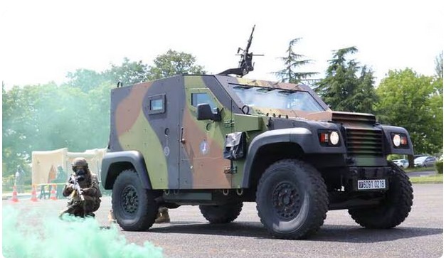 Fontevraud-l’Abbaye, 2e régiment de dragons, le 3 juin 2024. Les dragons de Fontevraud, spécialistes des risques chimiques, ont simulé une attaque au gaz moutarde. | CO – JULIEN COUTENCEAU